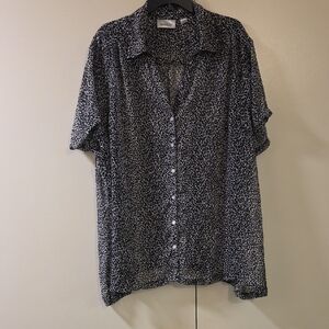 Avenue 30/32  Black and White leopard Printed Button-Up Blouse short sleeve